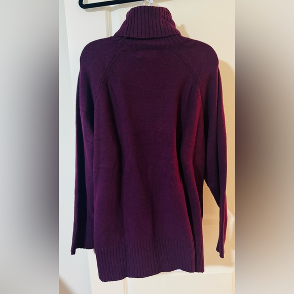 Old Navy Women's Maroon/Purple Turtleneck Sweater - Picture 4 of 7